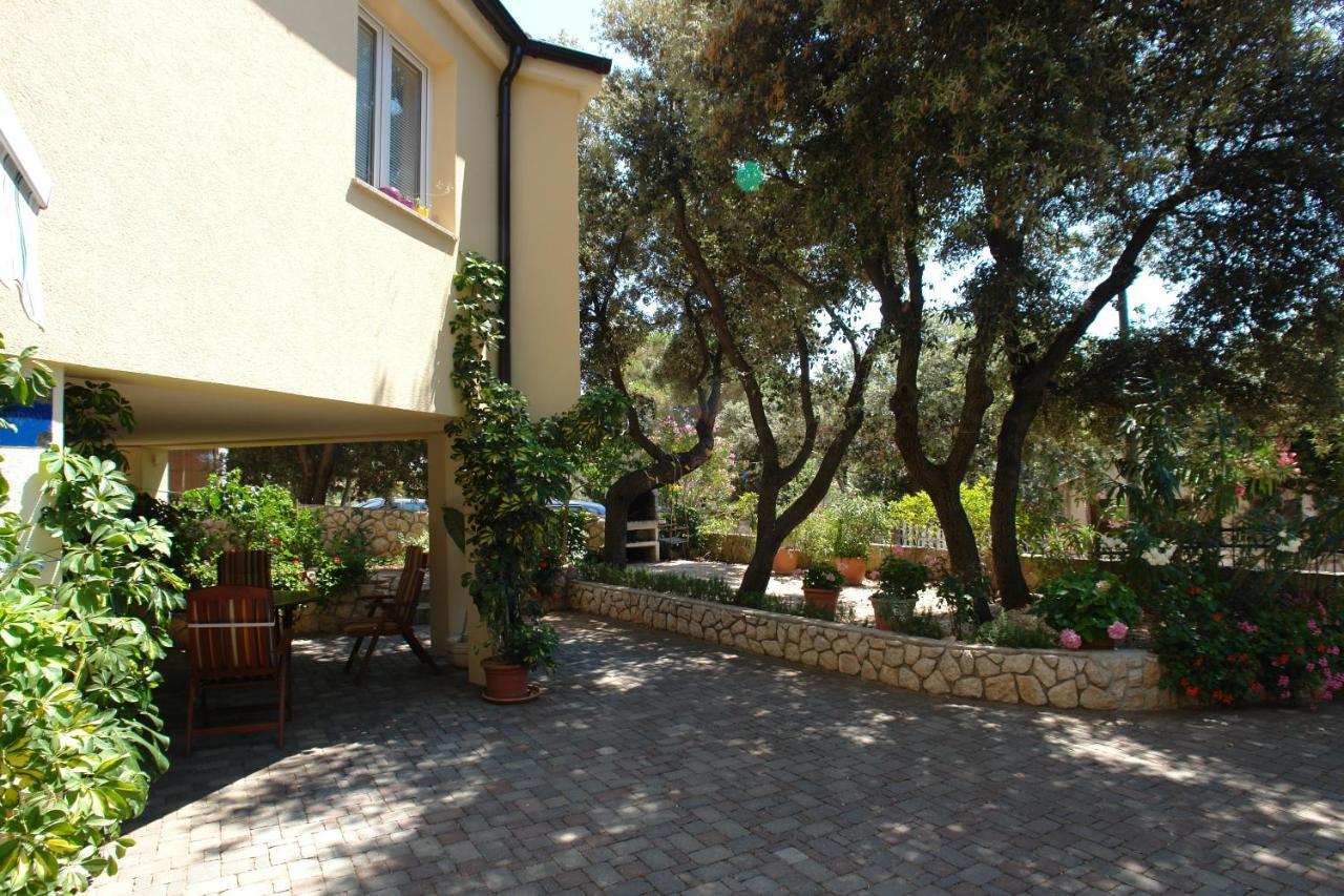 Apartments With A Parking Space Mandre, Pag - 18748 Kolan Exteriör bild