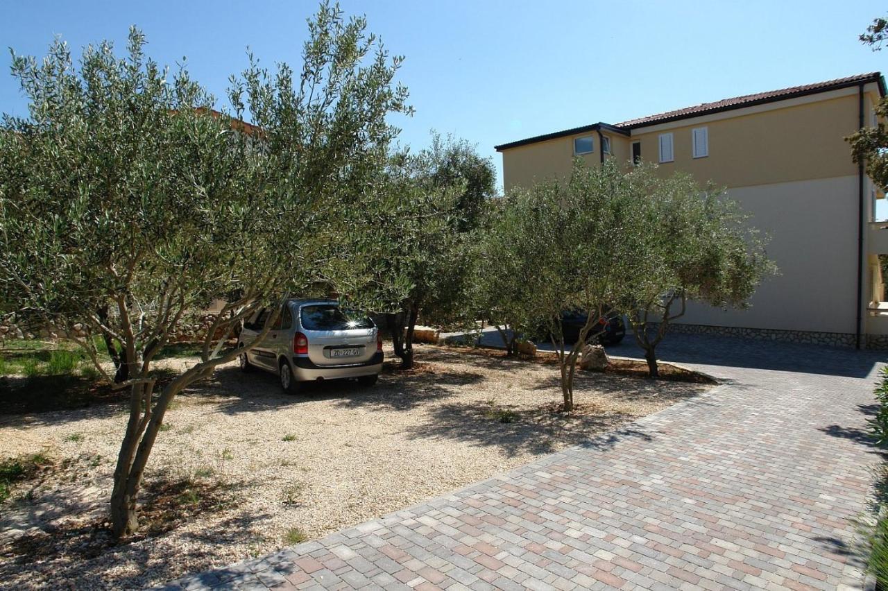 Apartments With A Parking Space Mandre, Pag - 18748 Kolan Exteriör bild