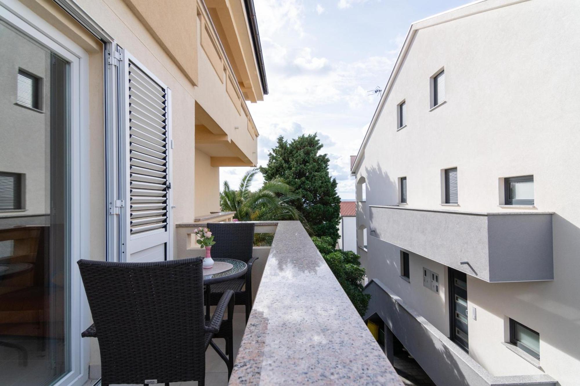 Apartments With A Parking Space Mandre, Pag - 18748 Kolan Exteriör bild
