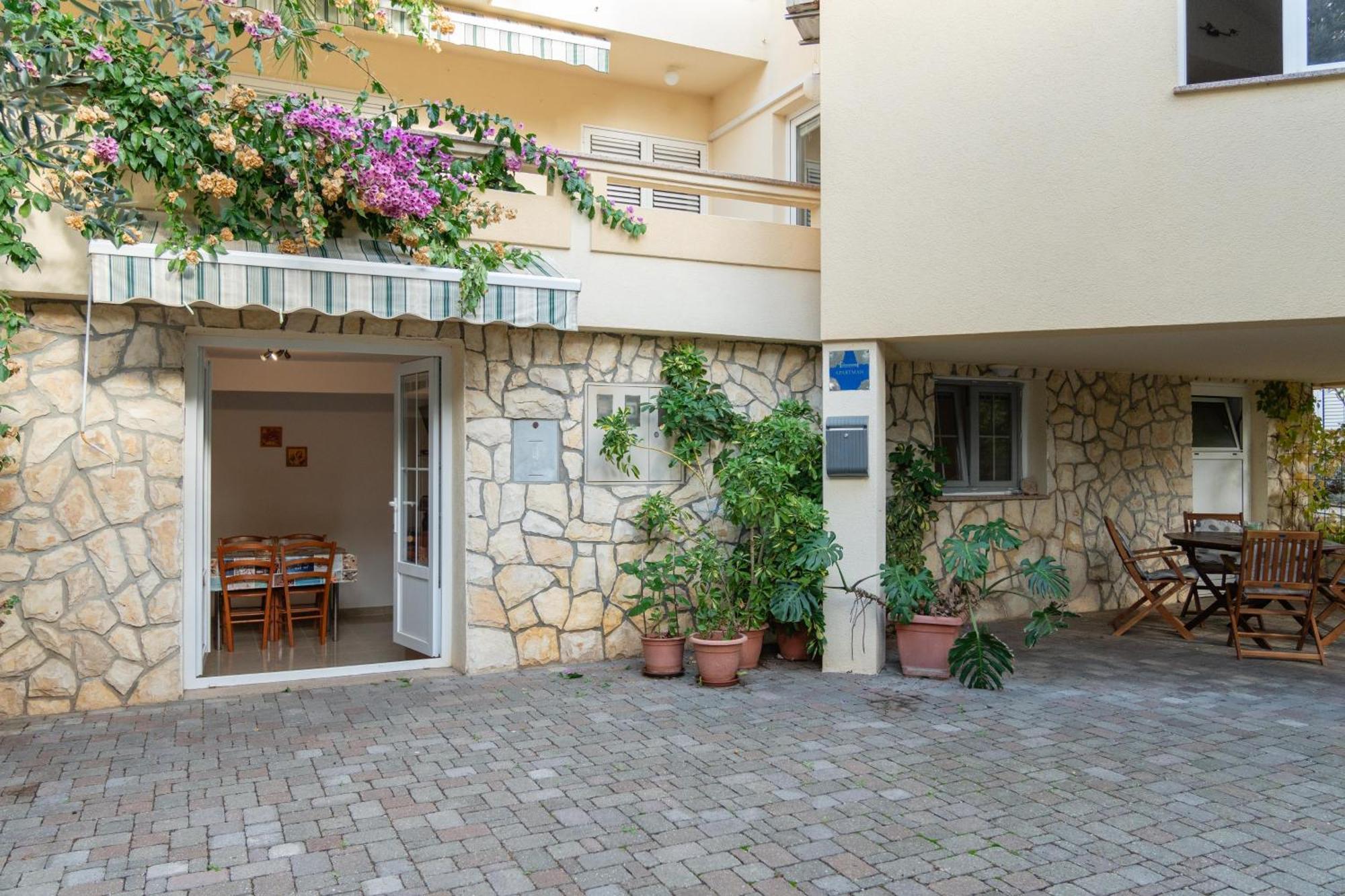 Apartments With A Parking Space Mandre, Pag - 18748 Kolan Exteriör bild