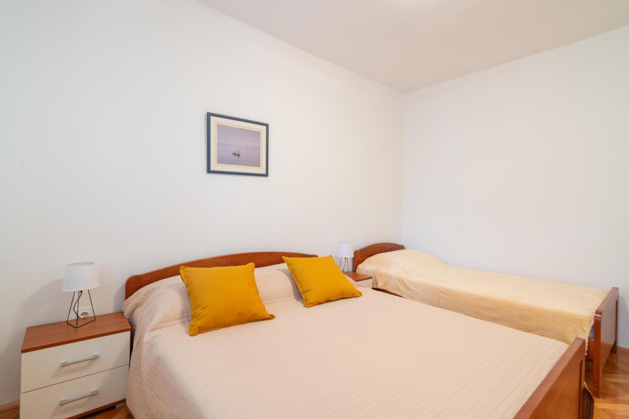 Apartments With A Parking Space Mandre, Pag - 18748 Kolan Rum bild